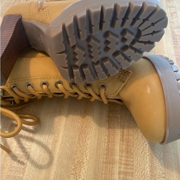 Guess Women’s Tetia Platform Bootie NWOT size 5.5 - Picture 11 of 11